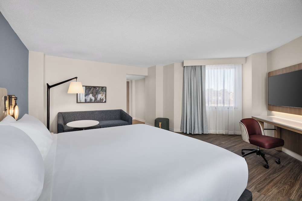 crowne plaza virginia beach town center by ihg