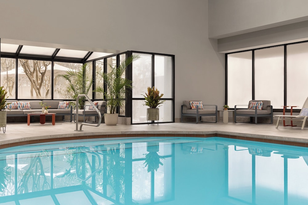 crowne plaza virginia beach town center by ihg