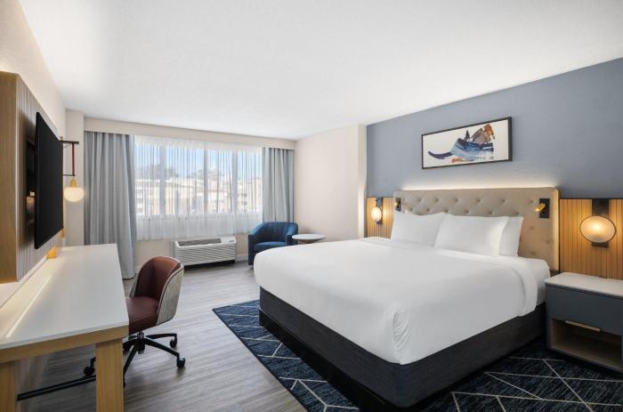 crowne plaza virginia beach town center by ihg