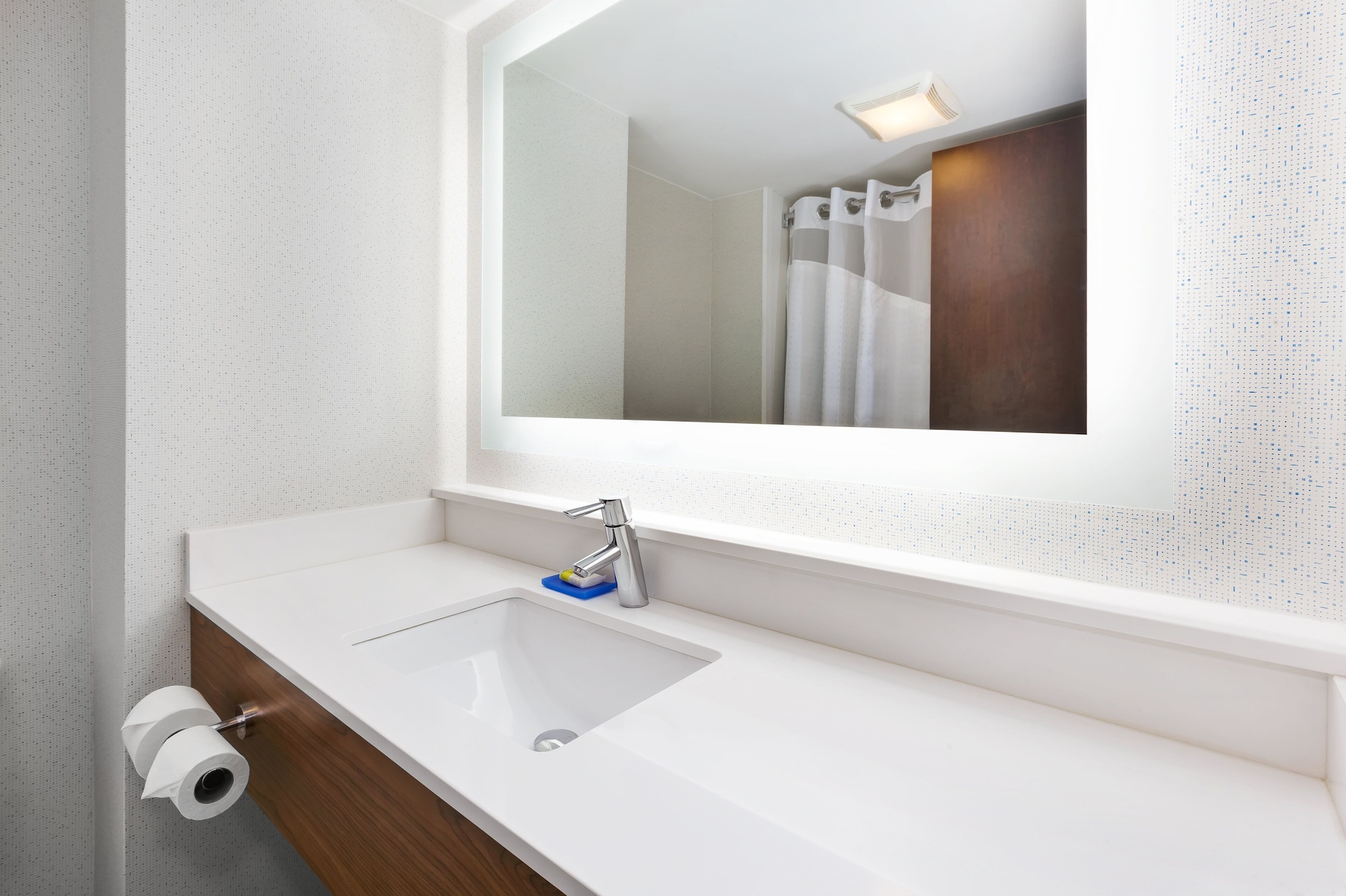 holiday inn express waldorf by ihg