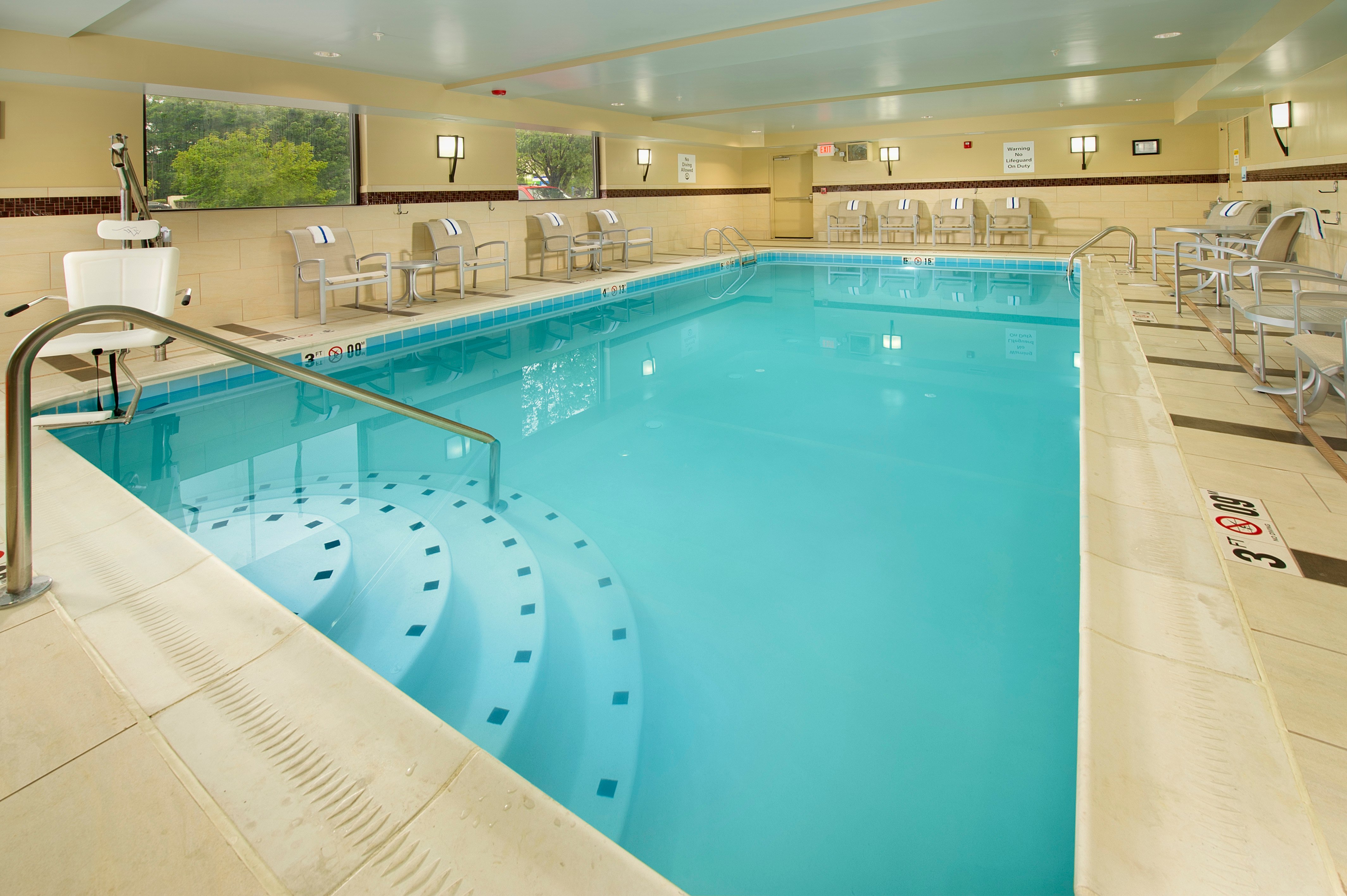 holiday inn express waldorf by ihg