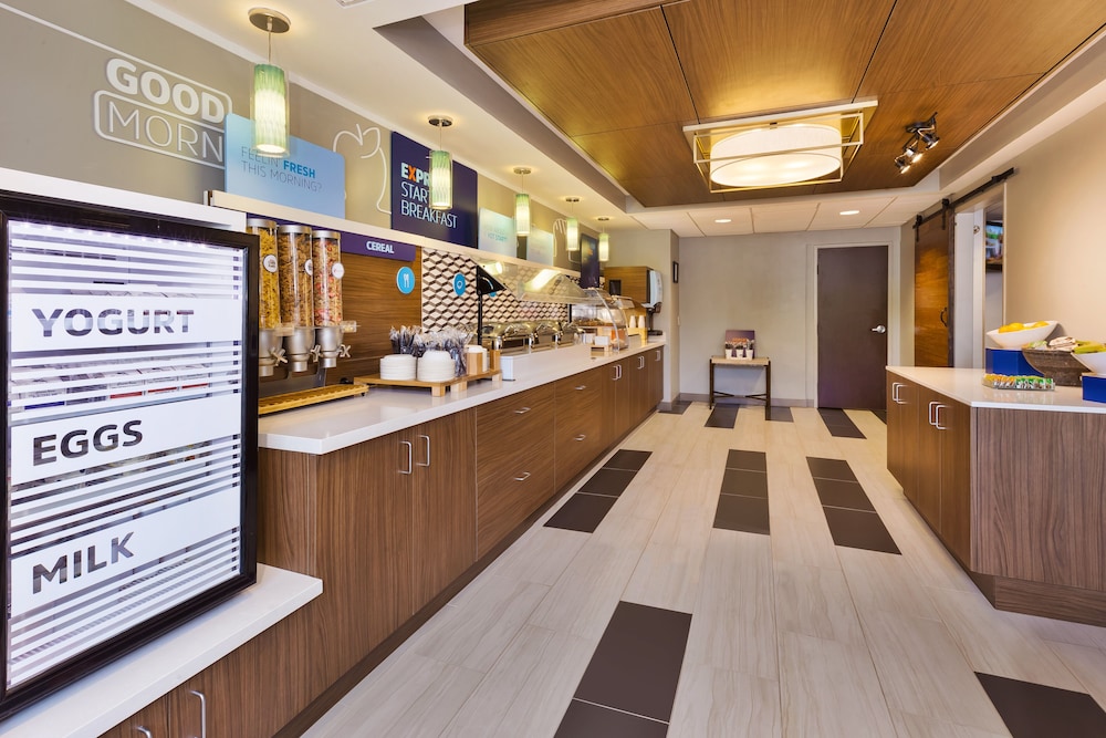 holiday inn express waldorf by ihg
