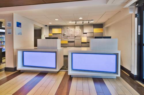 holiday inn express waldorf by ihg