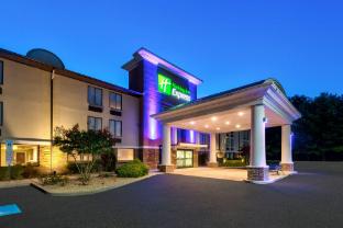 holiday inn express waldorf by ihg