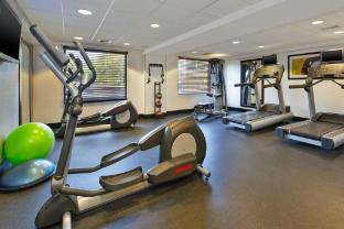 holiday inn express waldorf by ihg