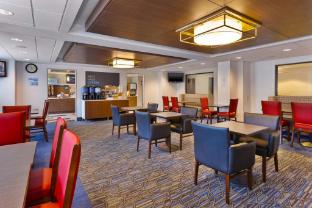 holiday inn express waldorf by ihg
