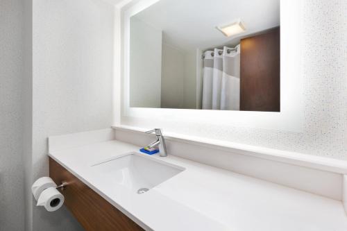 holiday inn express waldorf an ihg hotel
