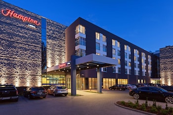 hampton by hilton warsaw airport
