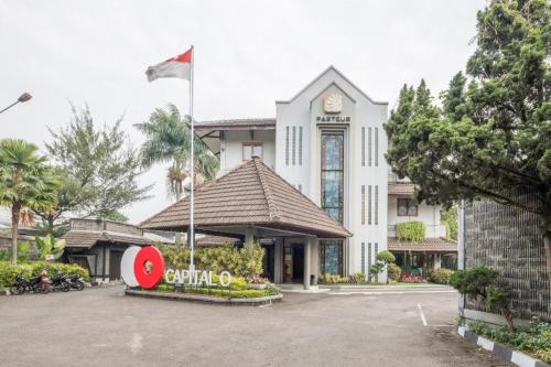 capital o 874 hotel nyland pasteur