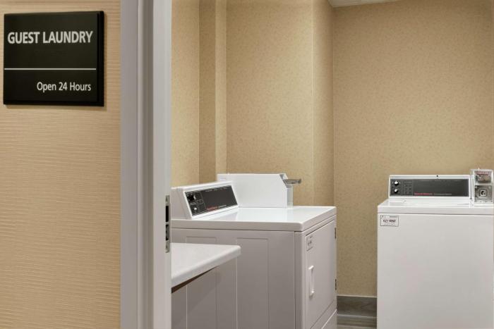 hampton inn west des moines lake drive