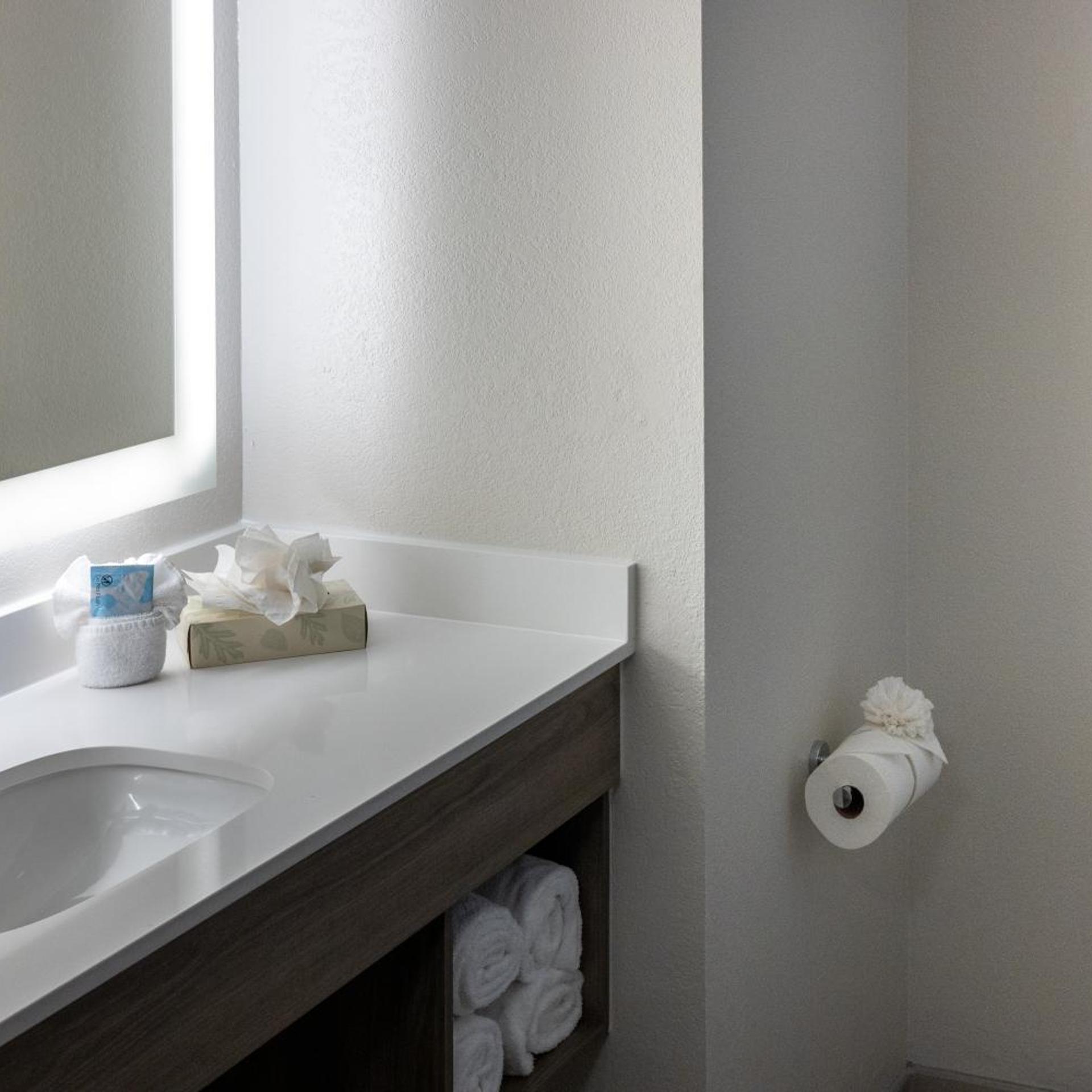 holiday inn express and suites wichita airport by ihg