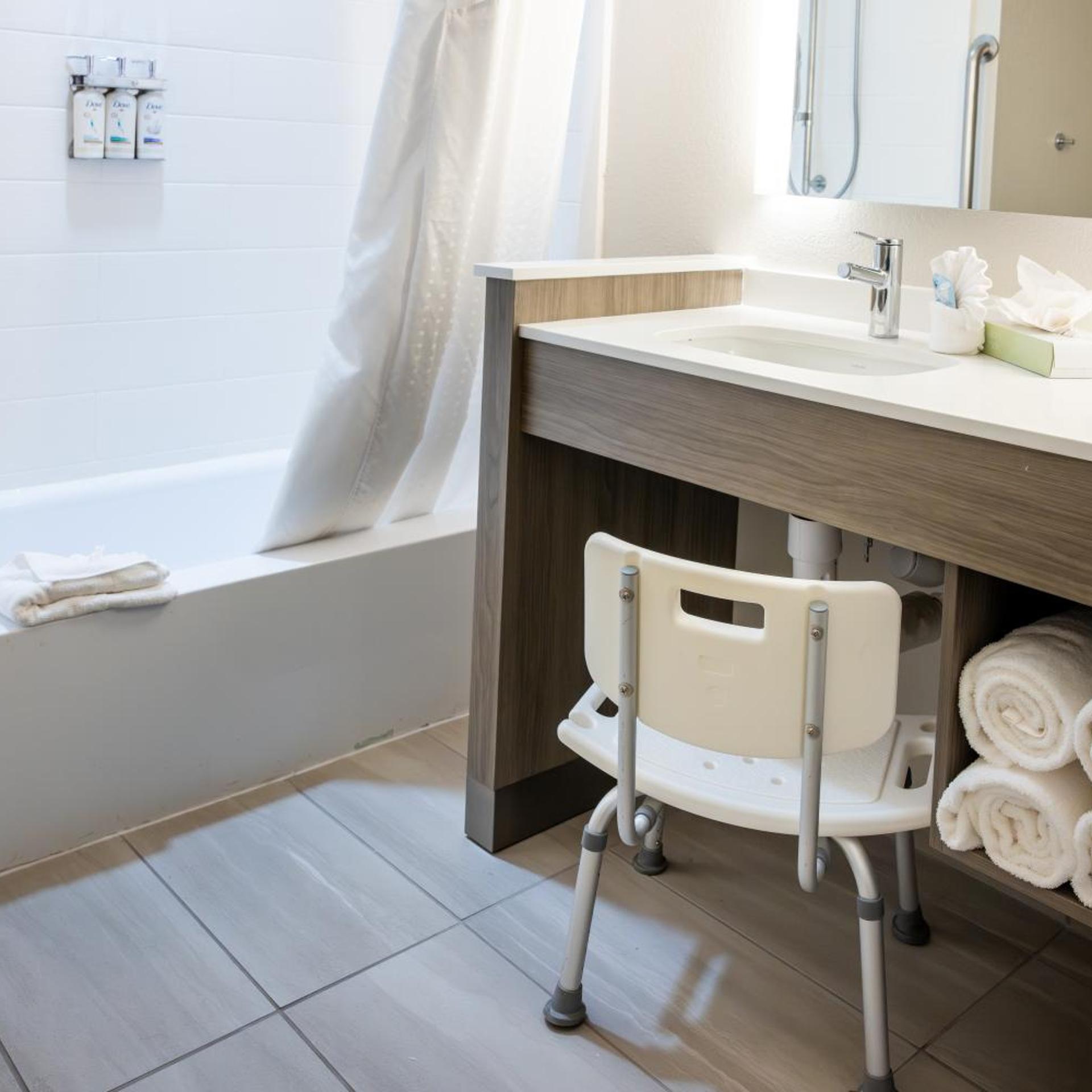 holiday inn express and suites wichita airport by ihg