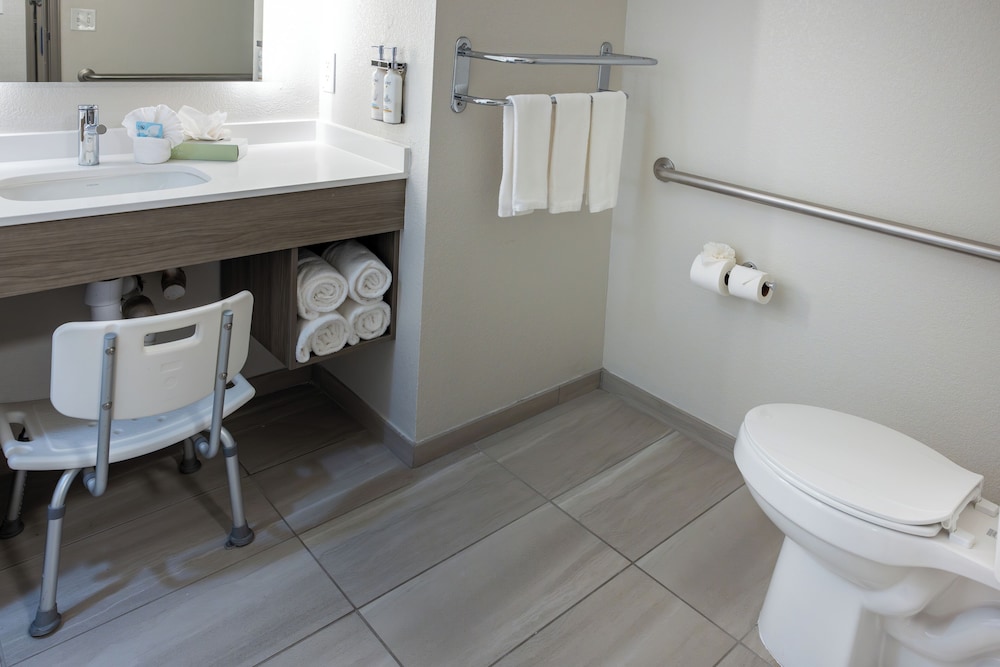 holiday inn express and suites wichita airport by ihg