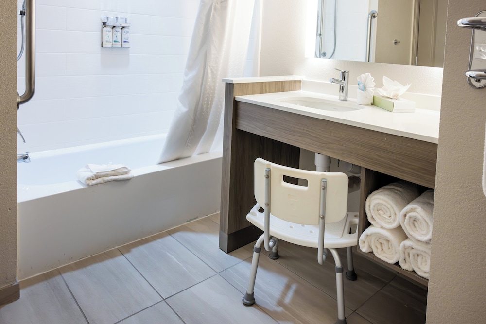 holiday inn express and suites wichita airport by ihg