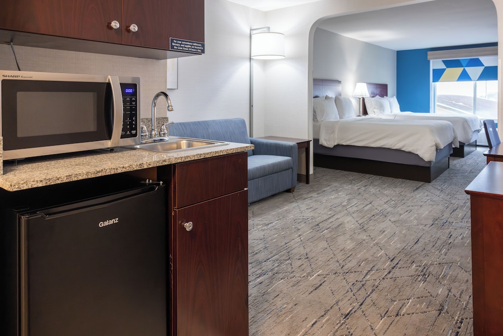 holiday inn express and suites wichita airport by ihg