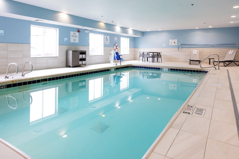 holiday inn express and suites wichita airport by ihg