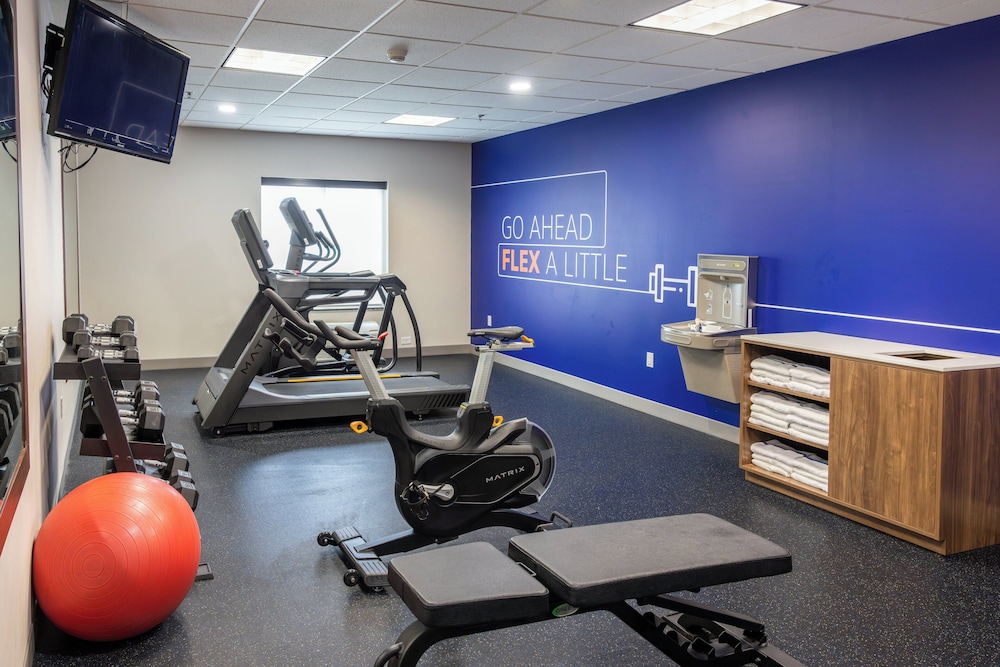 holiday inn express and suites wichita airport by ihg