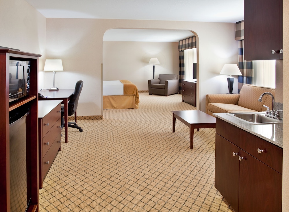 holiday inn express and suites wichita airport by ihg