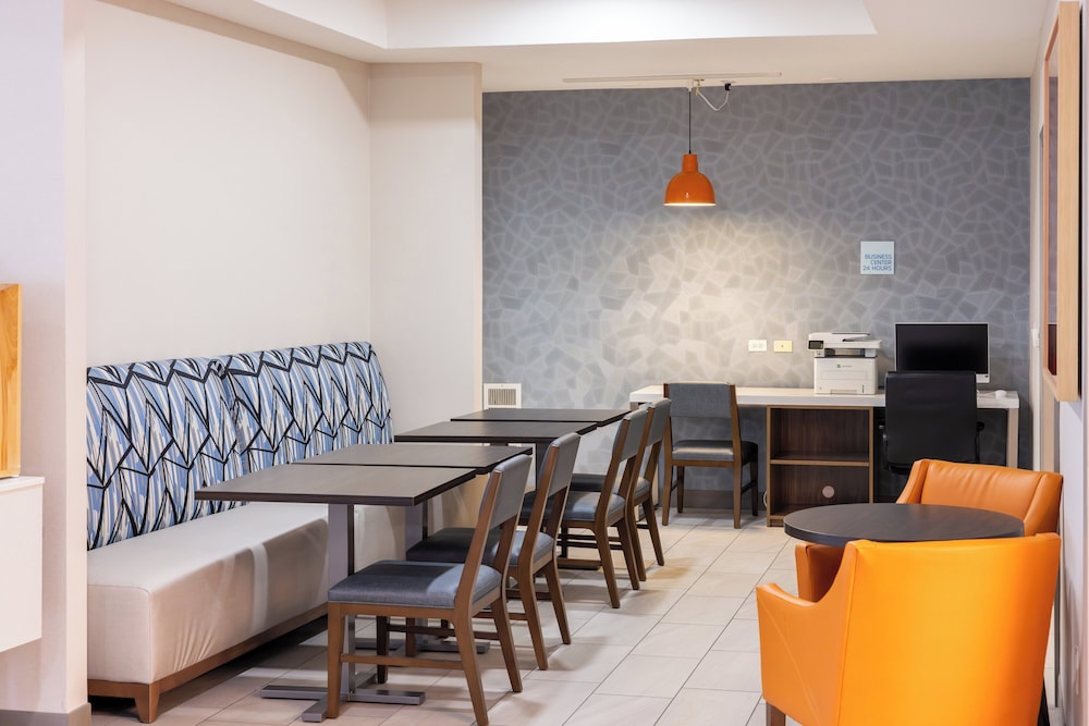 holiday inn express and suites wichita airport by ihg