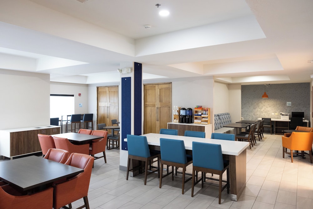holiday inn express and suites wichita airport by ihg