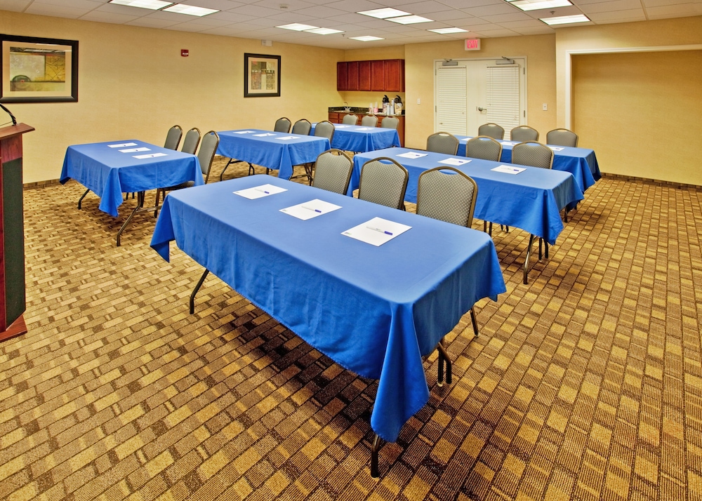 holiday inn express and suites wichita airport by ihg