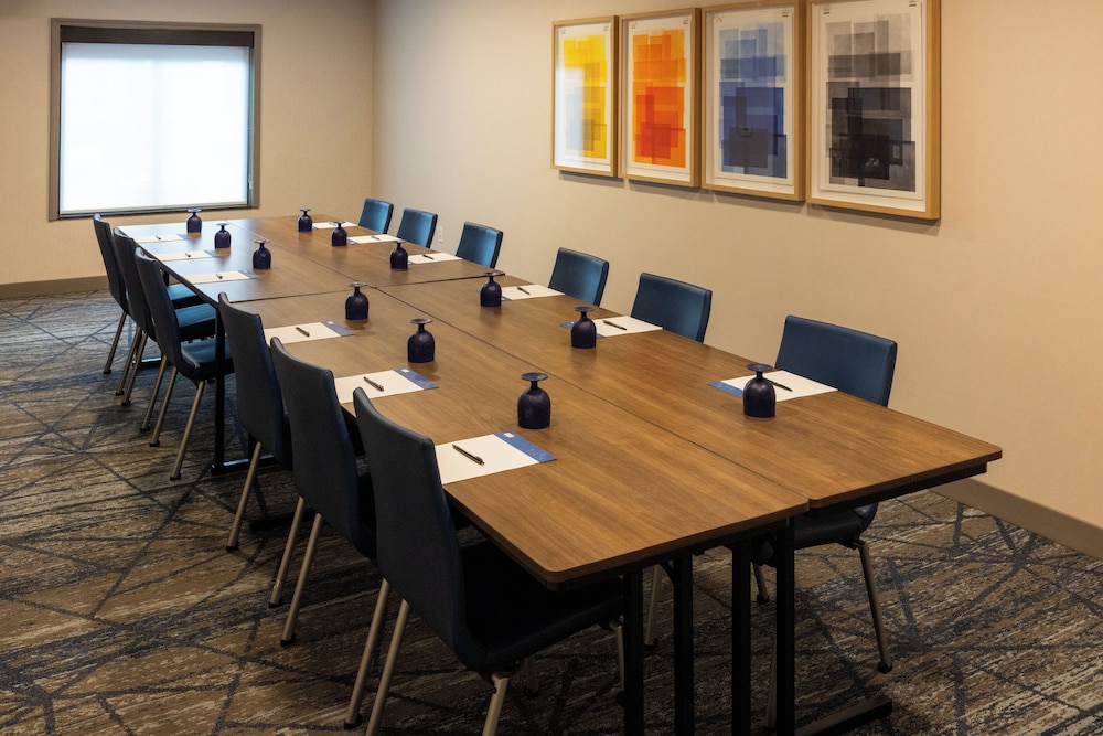 holiday inn express and suites wichita airport by ihg