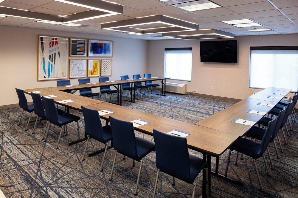 holiday inn express and suites wichita airport by ihg