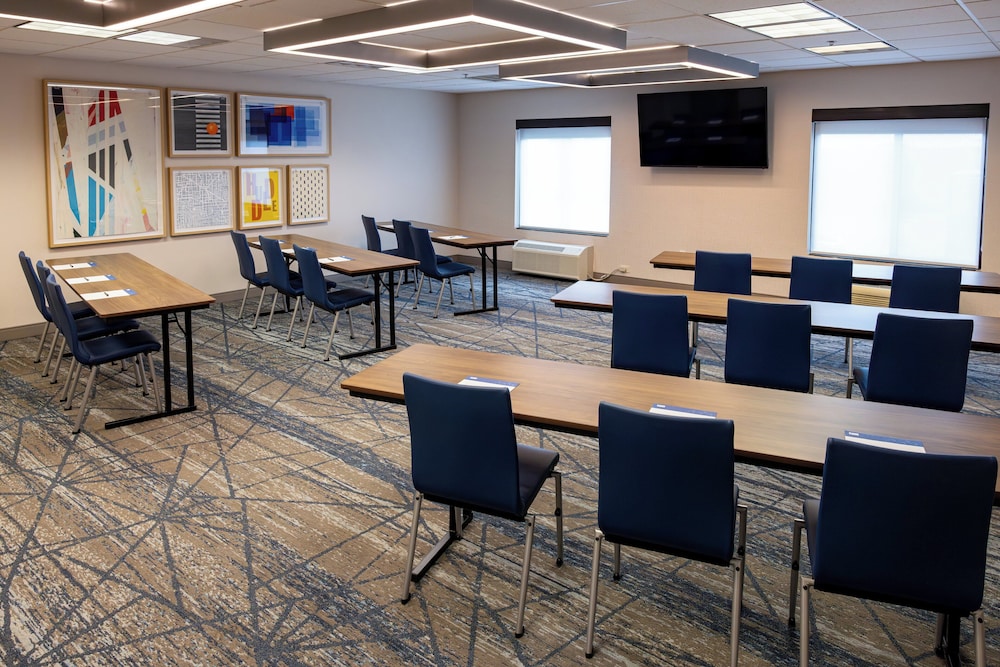 holiday inn express and suites wichita airport by ihg