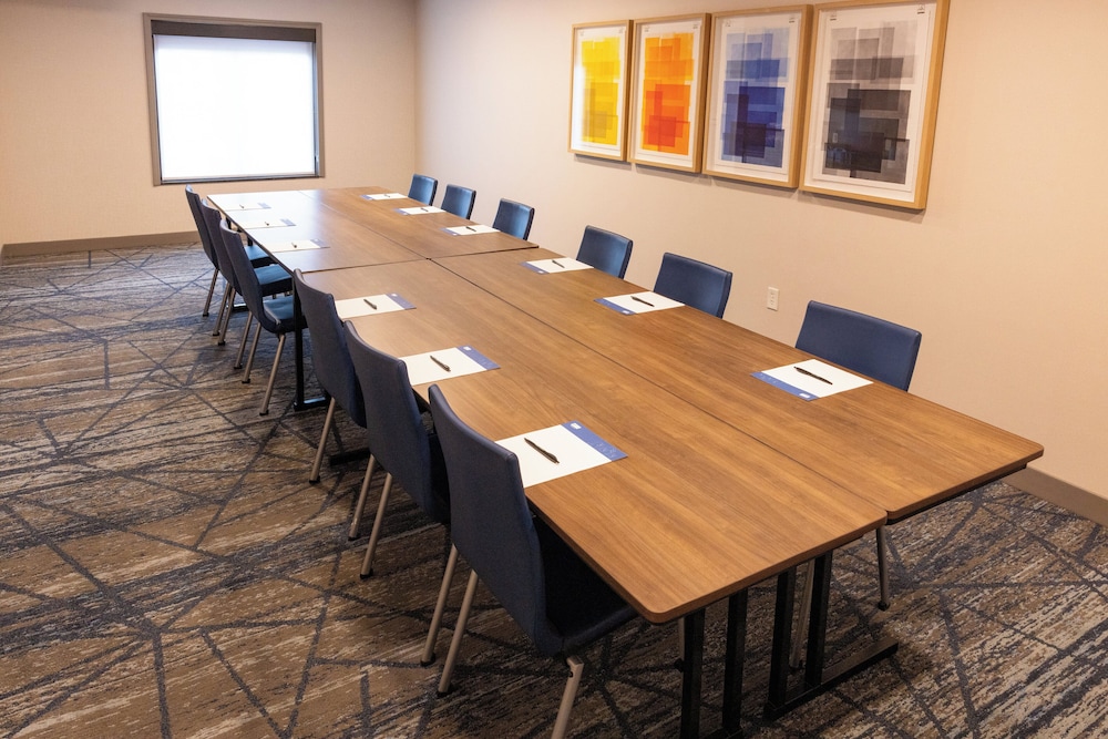 holiday inn express and suites wichita airport by ihg