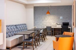 holiday inn express and suites wichita airport by ihg
