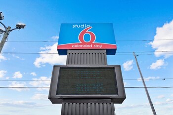 studio 6 wilmington nc