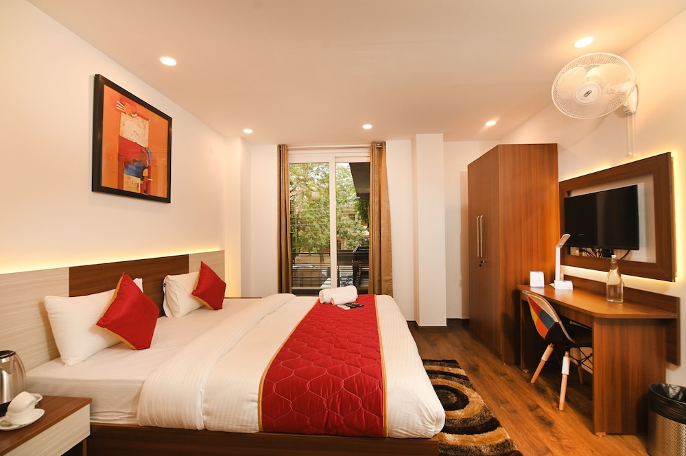 the altruist business stays dlf phase 3