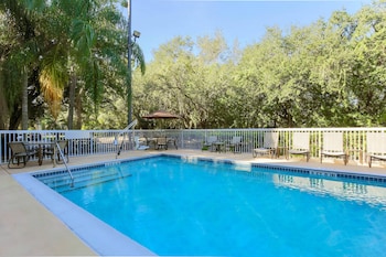 Fairfield Inn And Suites By Marriott Tampa Brandon,Dover>>Brandon,3 star