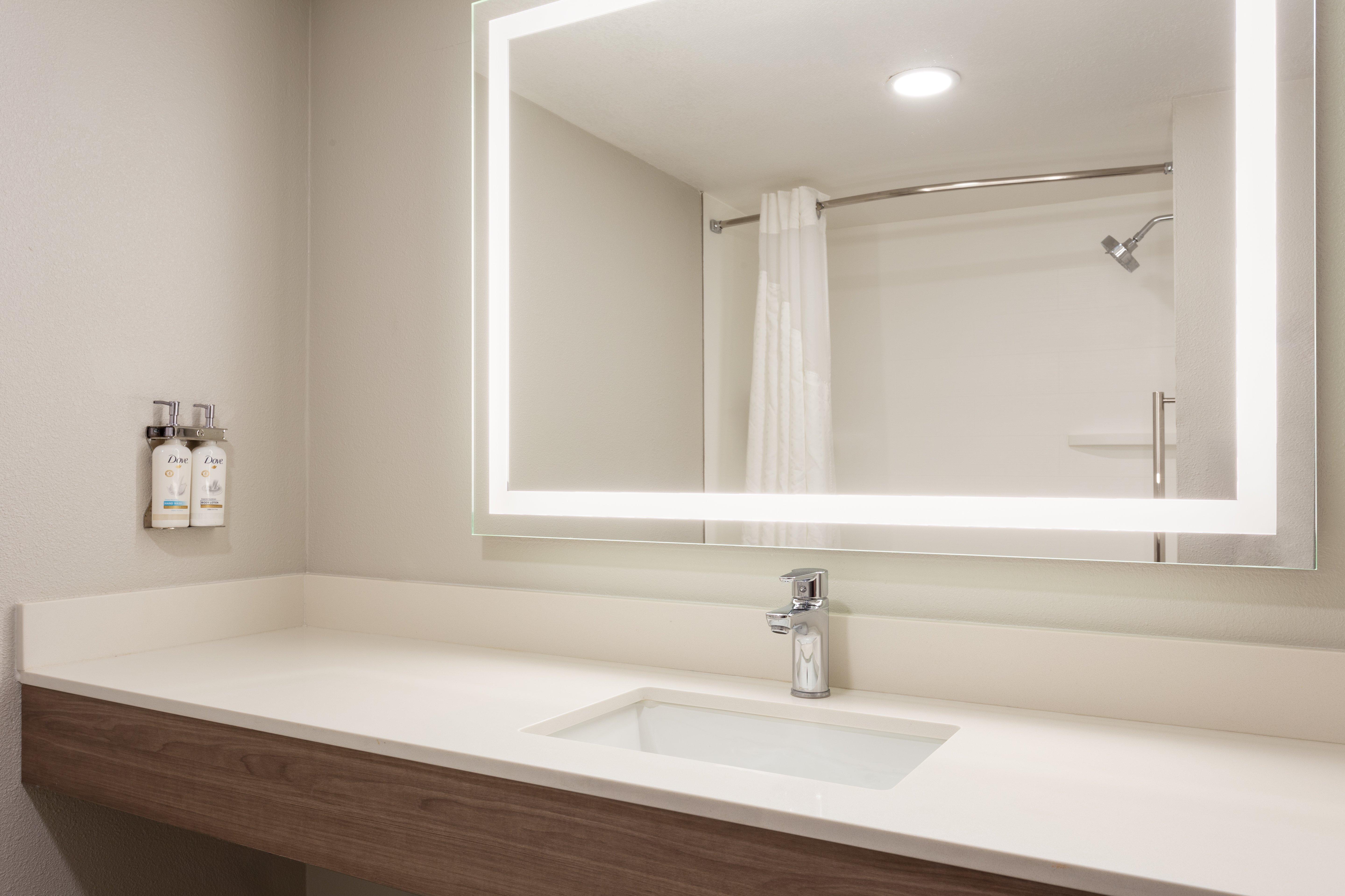holiday inn express and suites tampa airport