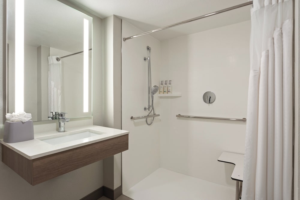 holiday inn express and suites tampa airport