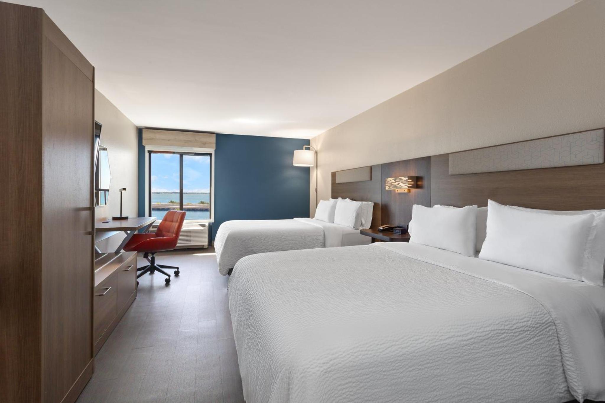 holiday inn express and suites tampa airport