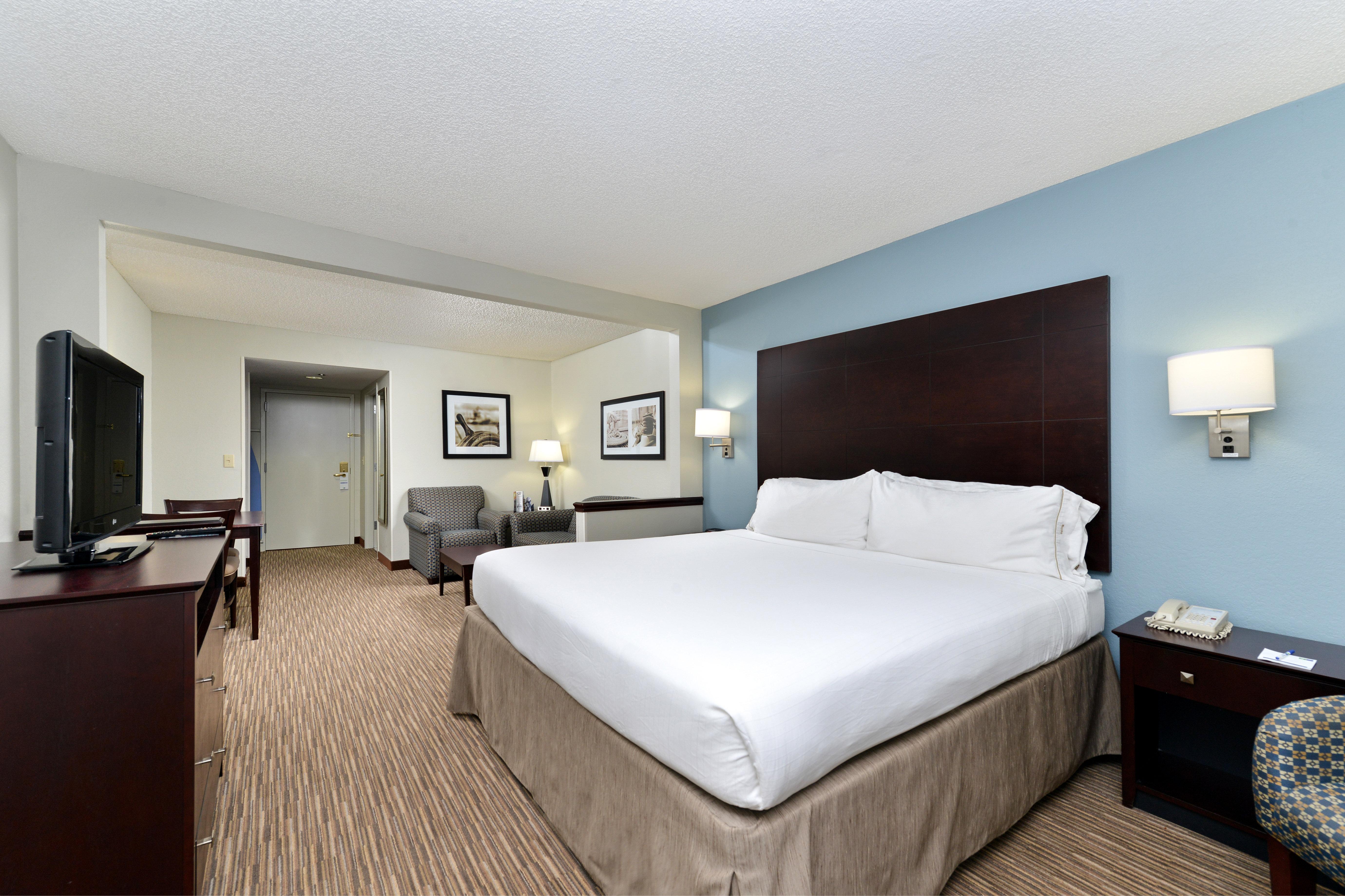 holiday inn express and suites tampa airport