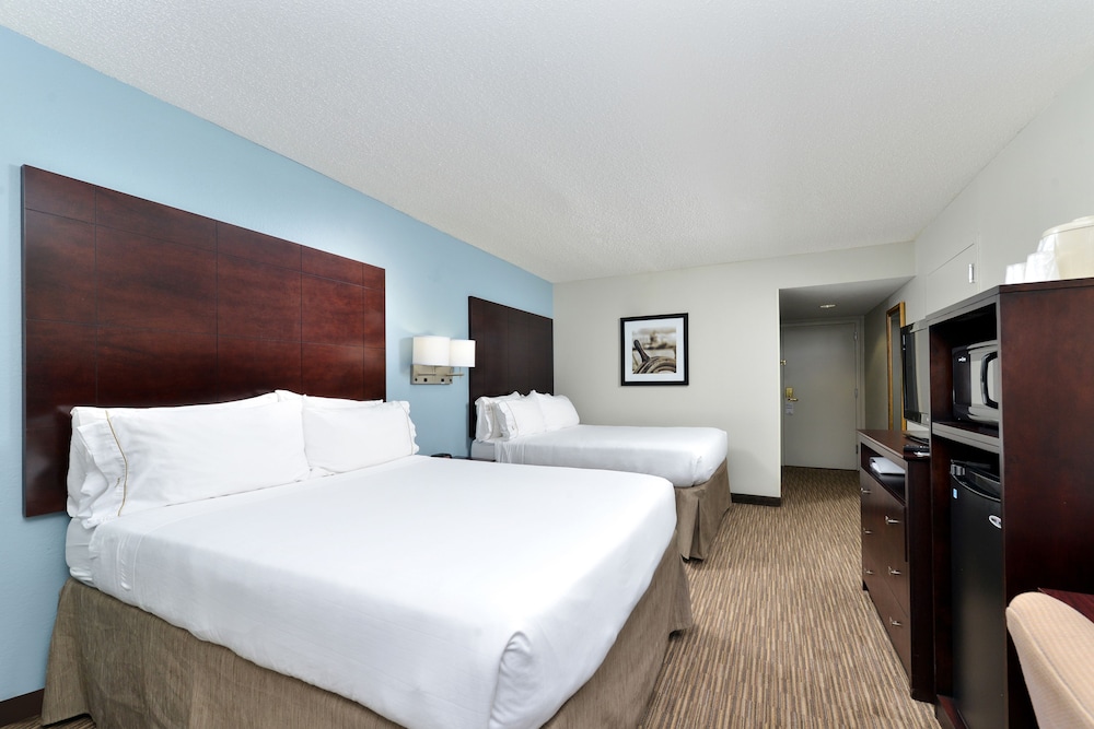 holiday inn express and suites tampa airport
