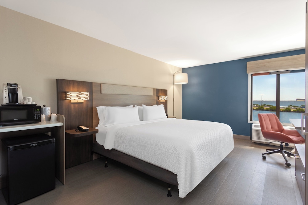 holiday inn express and suites tampa airport