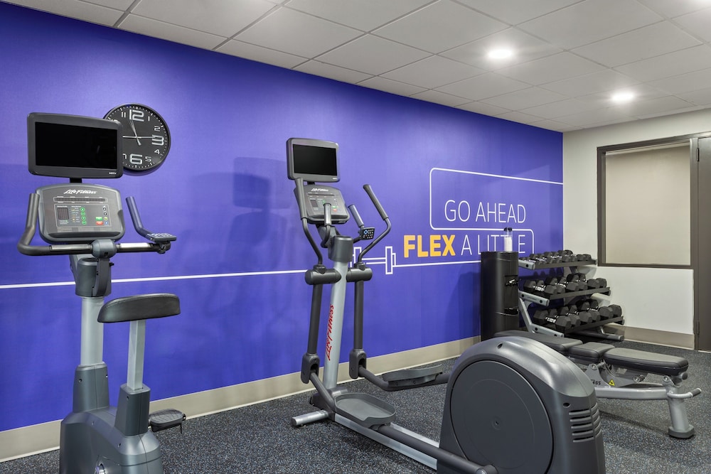 holiday inn express and suites tampa airport