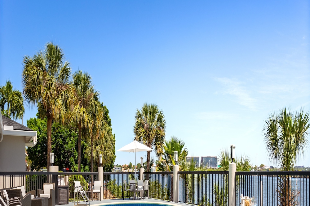 holiday inn express and suites tampa airport