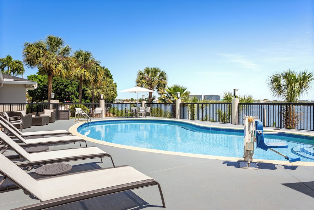 holiday inn express and suites tampa airport