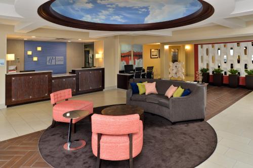 holiday inn express and suites tampa airport