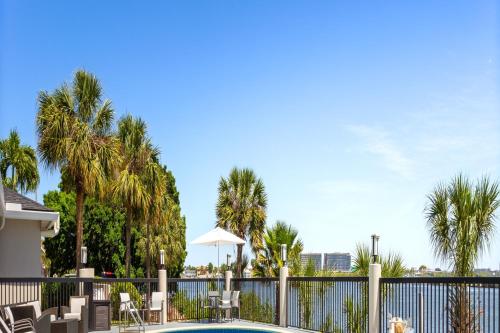 holiday inn express and suites tampa airport
