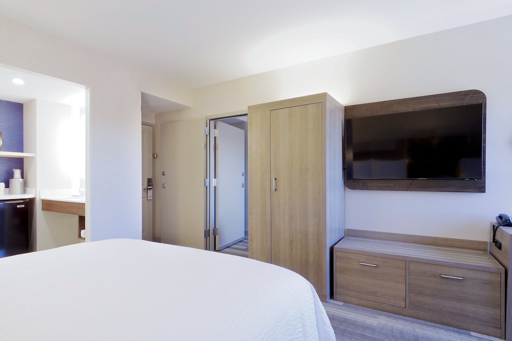 holiday inn express and suites phoenix tempe by ihg