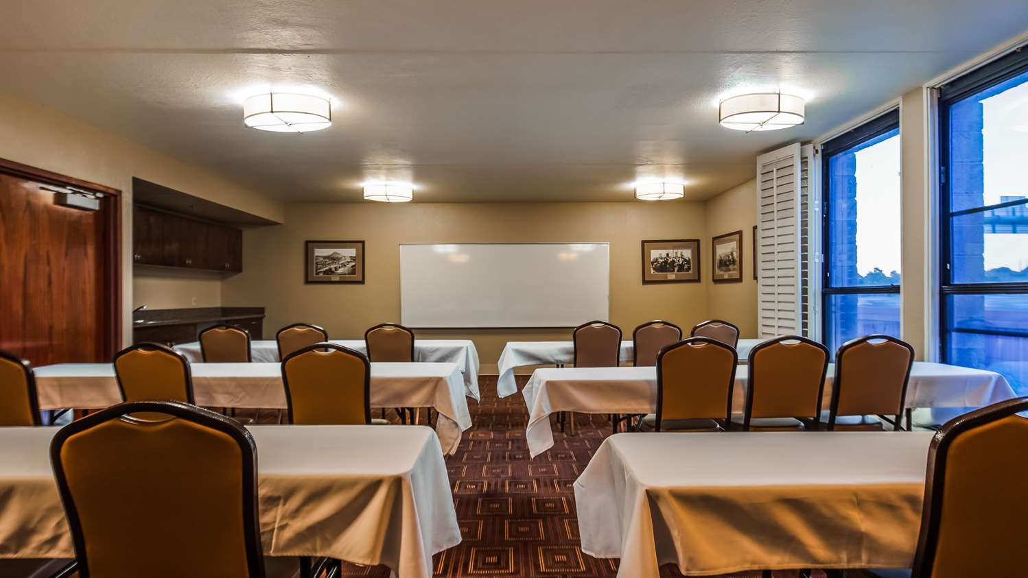 holiday inn express and suites phoenix tempe by ihg