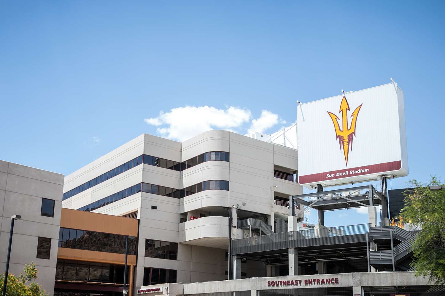 holiday inn express and suites phoenix tempe by ihg