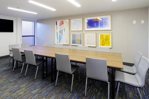 holiday inn express and suites phoenix tempe by ihg