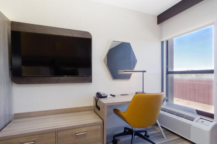 holiday inn express and suites phoenix tempe by ihg