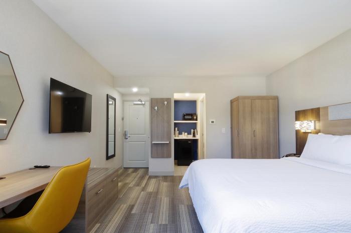 holiday inn express and suites phoenix tempe by ihg